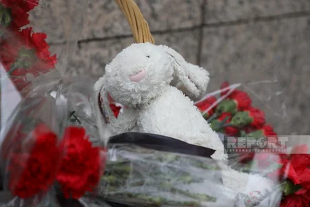 Azerbaijani citizens commemorate victims of Turkiye earthquake