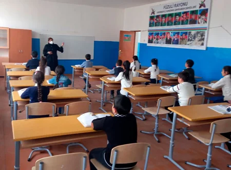 Üzü sipərli müəllimlər, maskalı şagirdlər  - FOTOREORTAJ