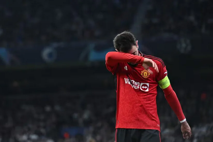 МЮ проиграл 9 из 17 матчей на старте сезона впервые за 50 лет