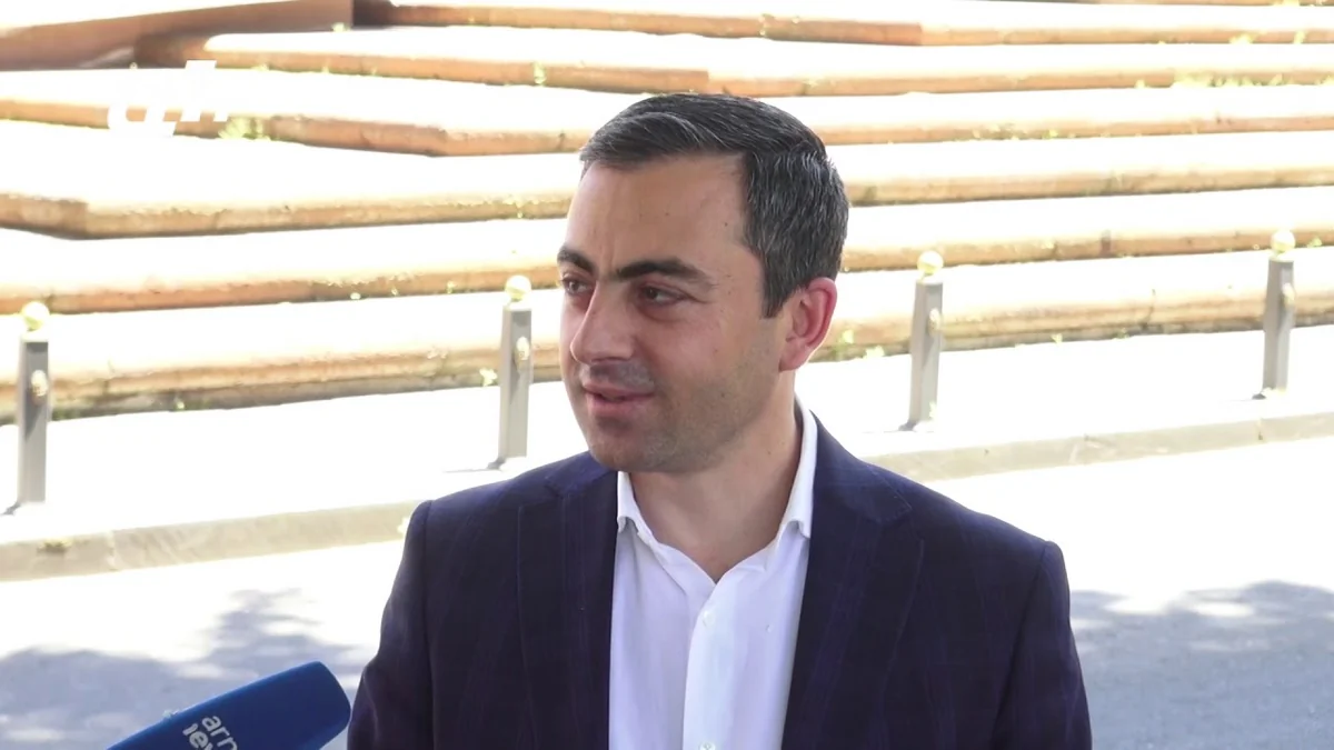 В Армении активист оппозиции оскорбил Пашиняна