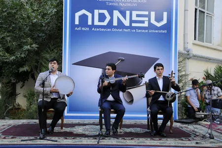 ADNSU-da keçmiş məzunlarla görüş keçirilib