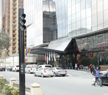 Bakıda tıxac yaradan piyada keçidlərinin qarşısında işıqfor quraşdırılır - FOTO