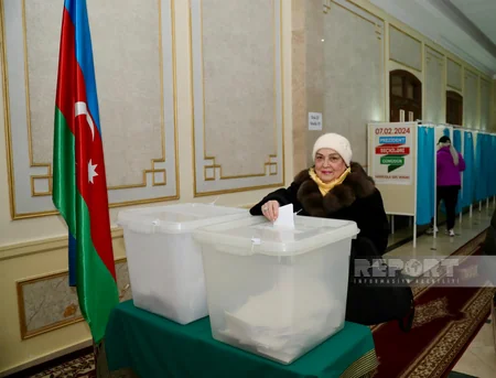 Paytaxtdakı seçki məntəqələrində seçici fəallığı davam edir - FOTOREPORTAJ