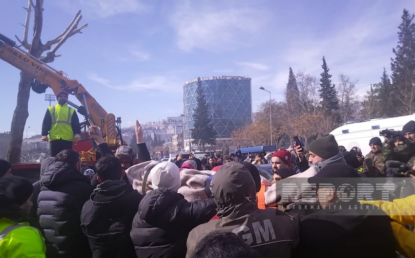 Azərbaycandan Türkiyəyə köməyə gedən xilasedici və tibbi heyətin sayı açıqlanıb