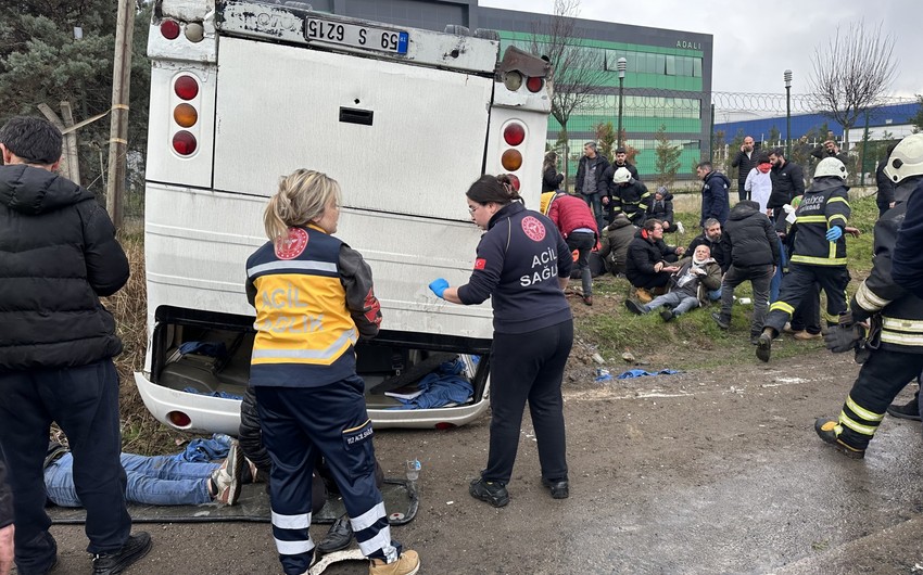 В серьезном ДТП на западе Турции пострадали 25 человек