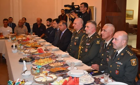Azərbaycan Ordusunun Baş Qərargah rəisi Tbilisidə şəhid ailələri ilə görüşüb