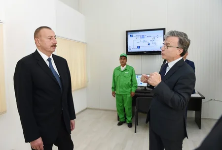 Prezident Salyanın Xıdırlı kəndində dəniz suyunun duzsuzlaşdırılması kompleksinin fəaliyyəti ilə tanış olub