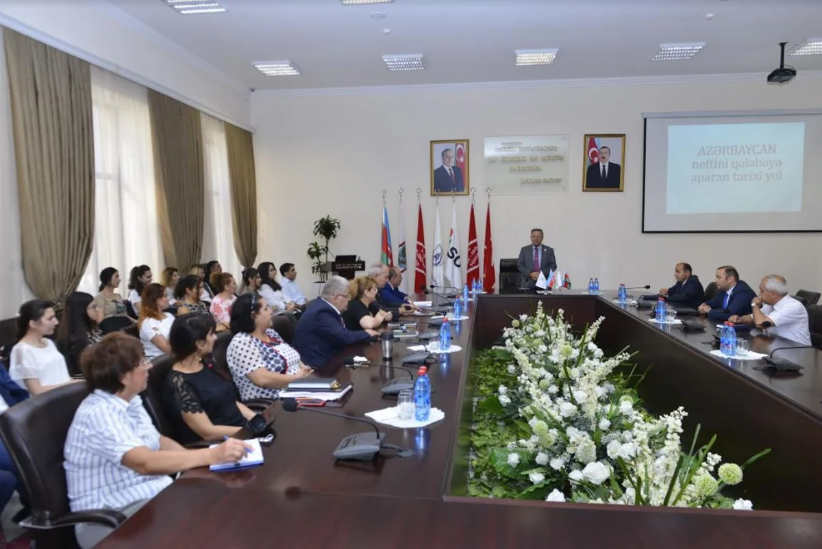 Bakı Ali Neft Məktəbində “Neftçilər günü” keçirilib