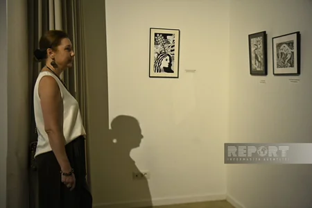 Nine Senses Art Centerdə azərbaycanlı rəssam Raminə Səadatxanın fərdi sərgisi açılıb
