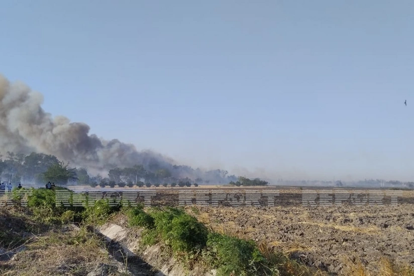 В Шабране прекращена подача электроэнергии в районе, где возник пожар