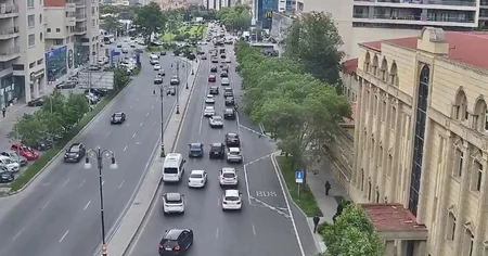 Bakının bir sıra yollarında nəqliyyatın sıxlığı müşahidə olunur