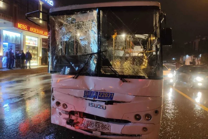 Bakıda iki avtobus toqquşub, yaralılar var - FOTO - VİDEO - YENİLƏNİB