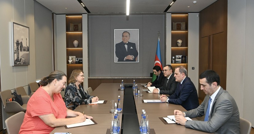 Azerbaijani FM receives outgoing Dutch ambassador to Baku