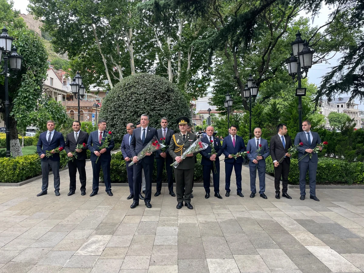 Ümummilli Lider Heydər Əliyevin Tbilisidəki abidəsi ziyarət olunub