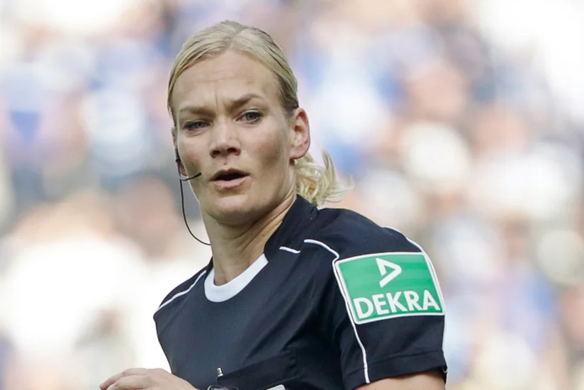 Женщина впервые работала в качестве главного судьи на матче чемпионата Германии по футболу