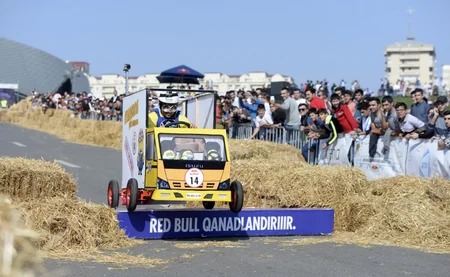 Heydər Əliyev Mərkəzinin qarşısında Red Bull Soapbox” yarışı keçirilib