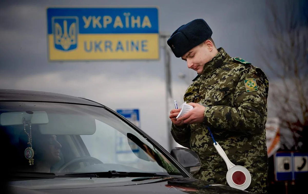 Два украинских пограничника задержаны по подозрению в получении взятки от гражданина Азербайджана
