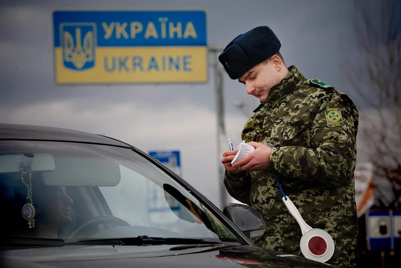 Два украинских пограничника задержаны по подозрению в получении взятки от гражданина Азербайджана