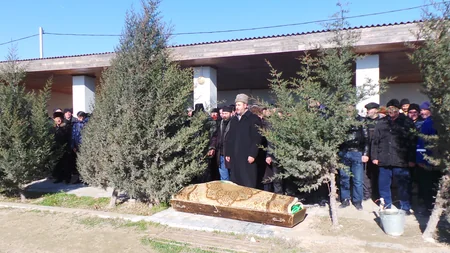 Türkmənistanda tapılan neftçilər dəfn olunub - FOTO