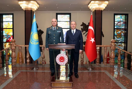 Hulusi Akar qazaxıstanlı həmkarı ilə görüşüb
