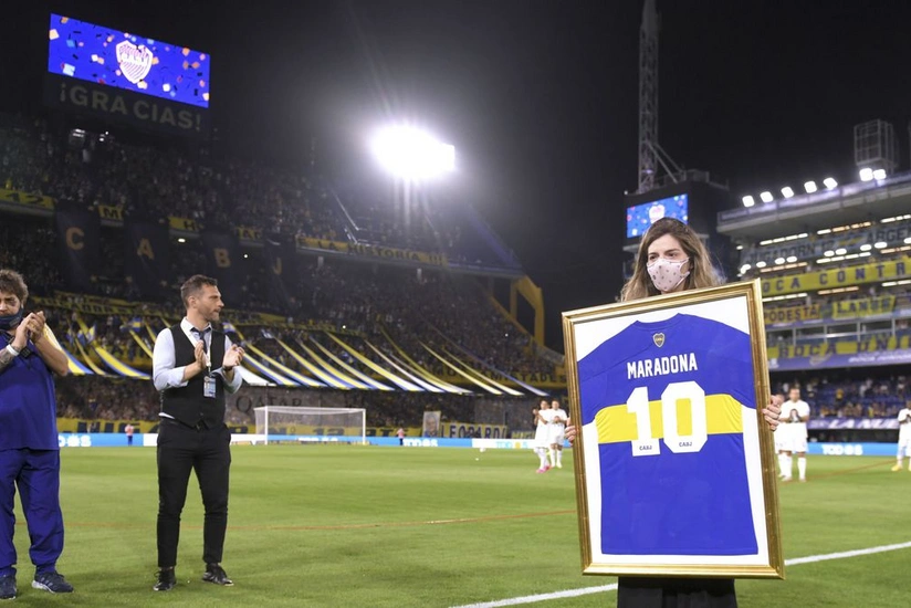 Argentinada oyun zamanı Maradonanın doğum günü anılıb