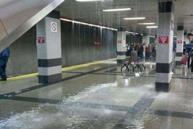 Güclü yağış nəticəsində Ankarada metrostansiyanı su basıb