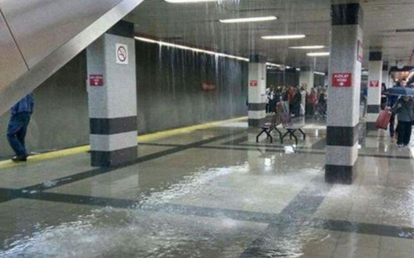 Güclü yağış nəticəsində Ankarada metrostansiyanı su basıb