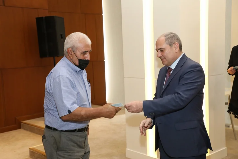 YAP-a birləşən siyasi partiyaların nümayəndələrinə üzvlük vəsiqələri təqdim olunub