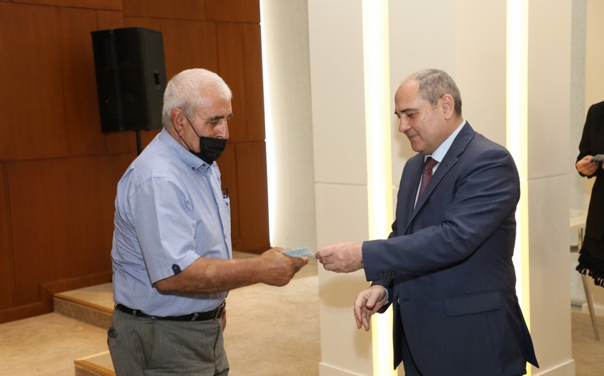 YAP-a birləşən siyasi partiyaların nümayəndələrinə üzvlük vəsiqələri təqdim olunub