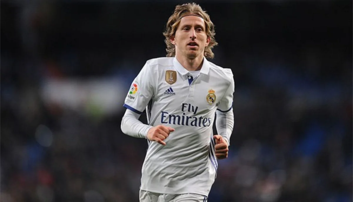 Real Madridin yarımmüdafiəçisi Golden Foot mükafatını qazanıb