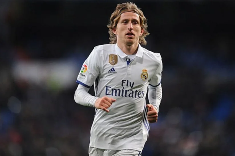 Real Madridin yarımmüdafiəçisi Golden Foot mükafatını qazanıb