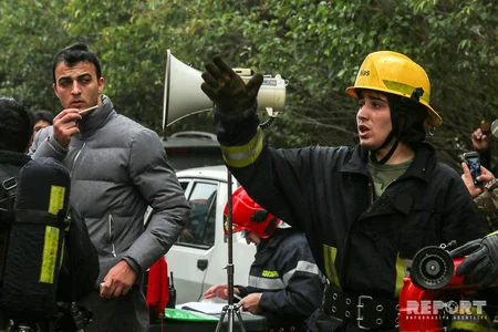 Bakıda biznes mərkəzində baş verən yanğın söndürülüb, 40 nəfər təxliyyə olunub - YENİLƏNİB - 2