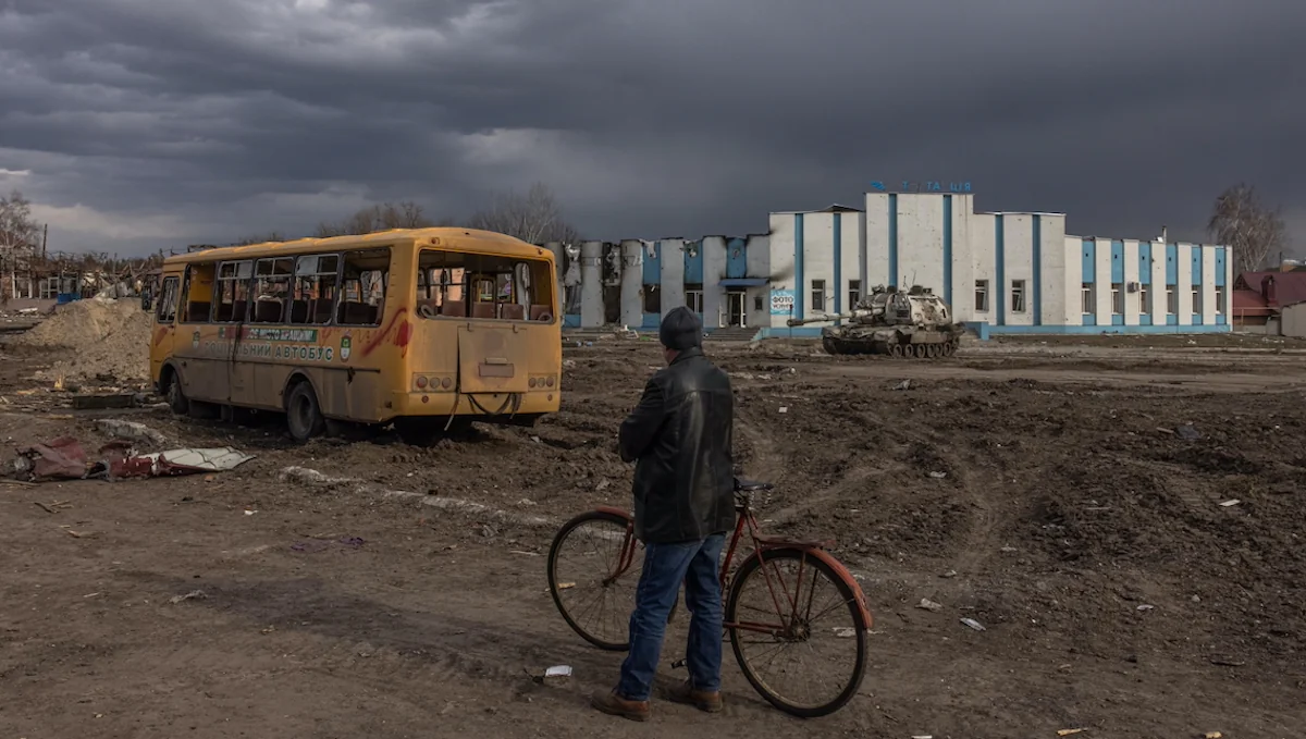 Çerniqovda könüllülərin olduğu avtobus atəşə tutulub, ölən və yaralananlar var
