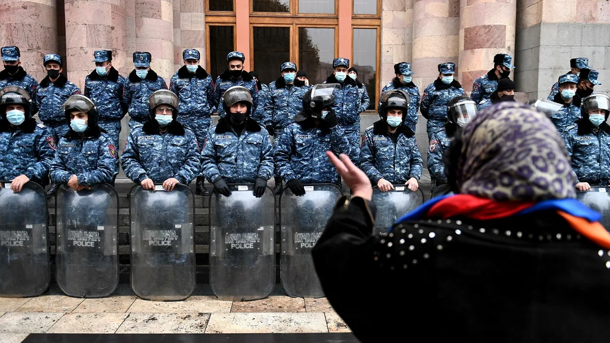 Армянская оппозиция анонсировала всеобщую забастовку