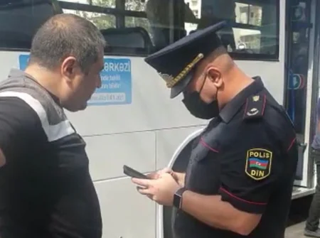 Polis ictimai nəqliyyatda kütləvi yoxlama-nəzarət tədbirləri keçirir