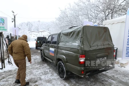По дороге Ханкенди-Лачын беспрепятственно проехали 25 автомобилей российских миротворцев
