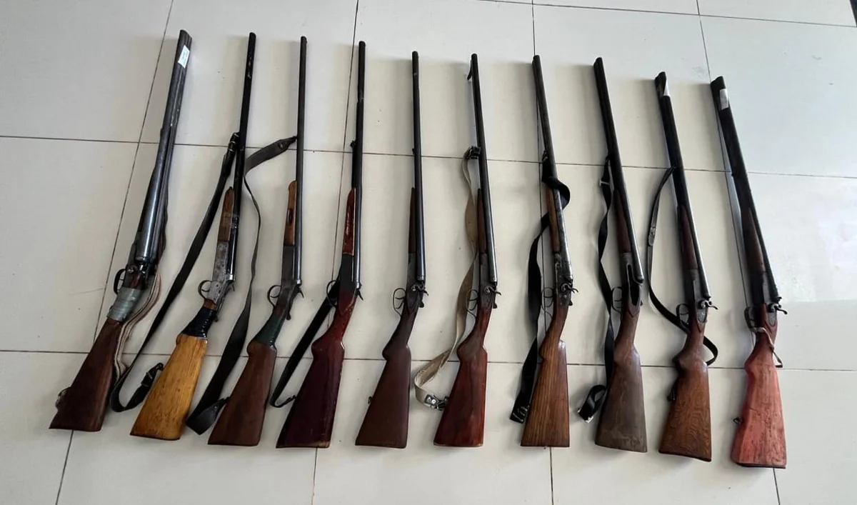 Cəlilabadda qanunsuz saxlanılan silahlar polisə təhvil verilib