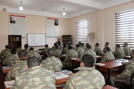 Hərbi qulluqçuların psixoloji sahədə maarifləndirilməsi üzrə tədbirlər keçirilib