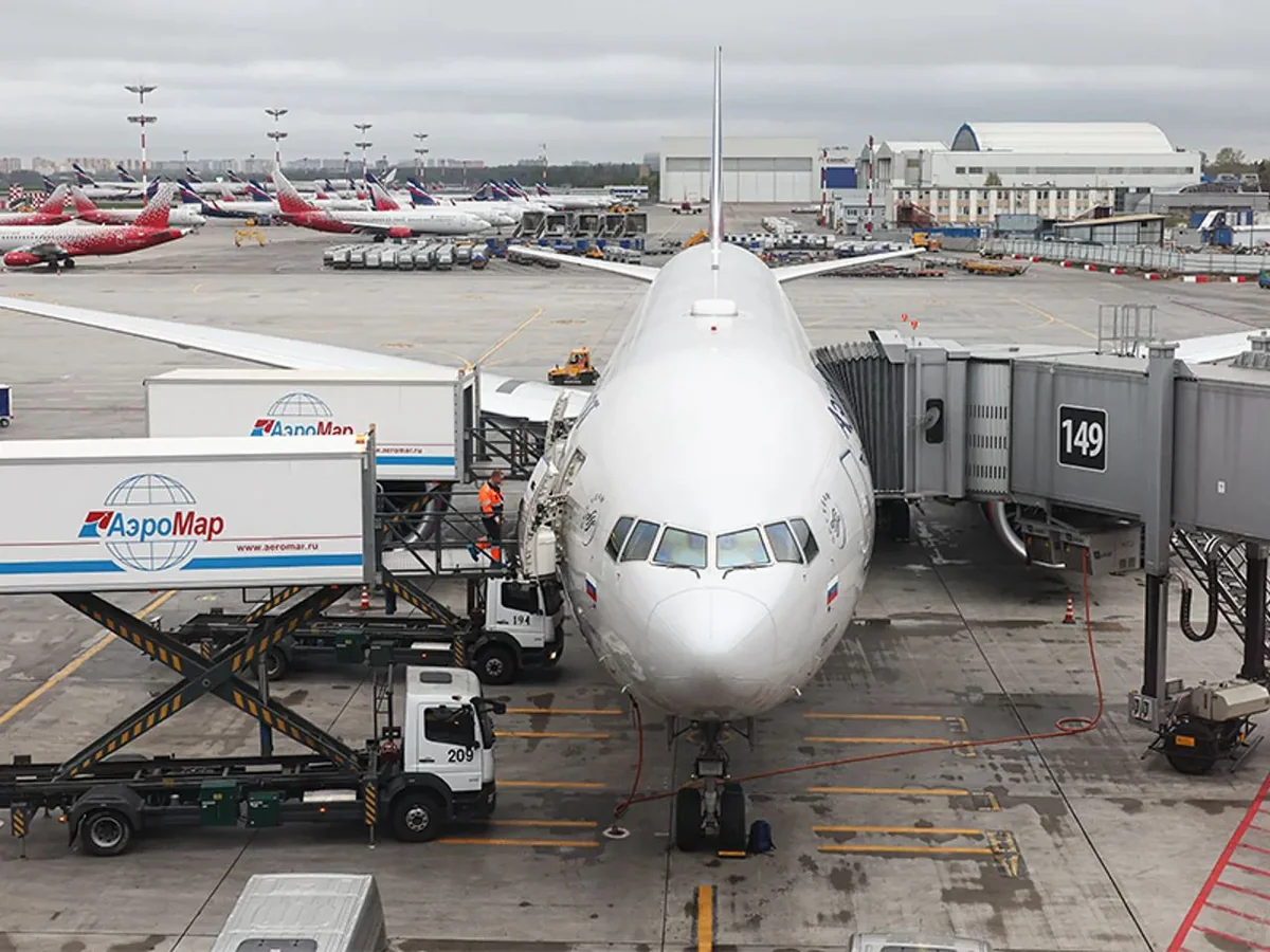 Moskva aeroportlarında təyyarələr kütləvi şəkildə gecikir, 21 reys ləğv olunub