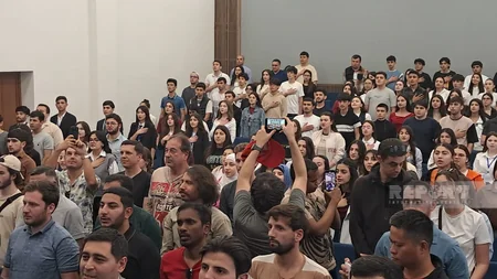 International travelers in Khankandi