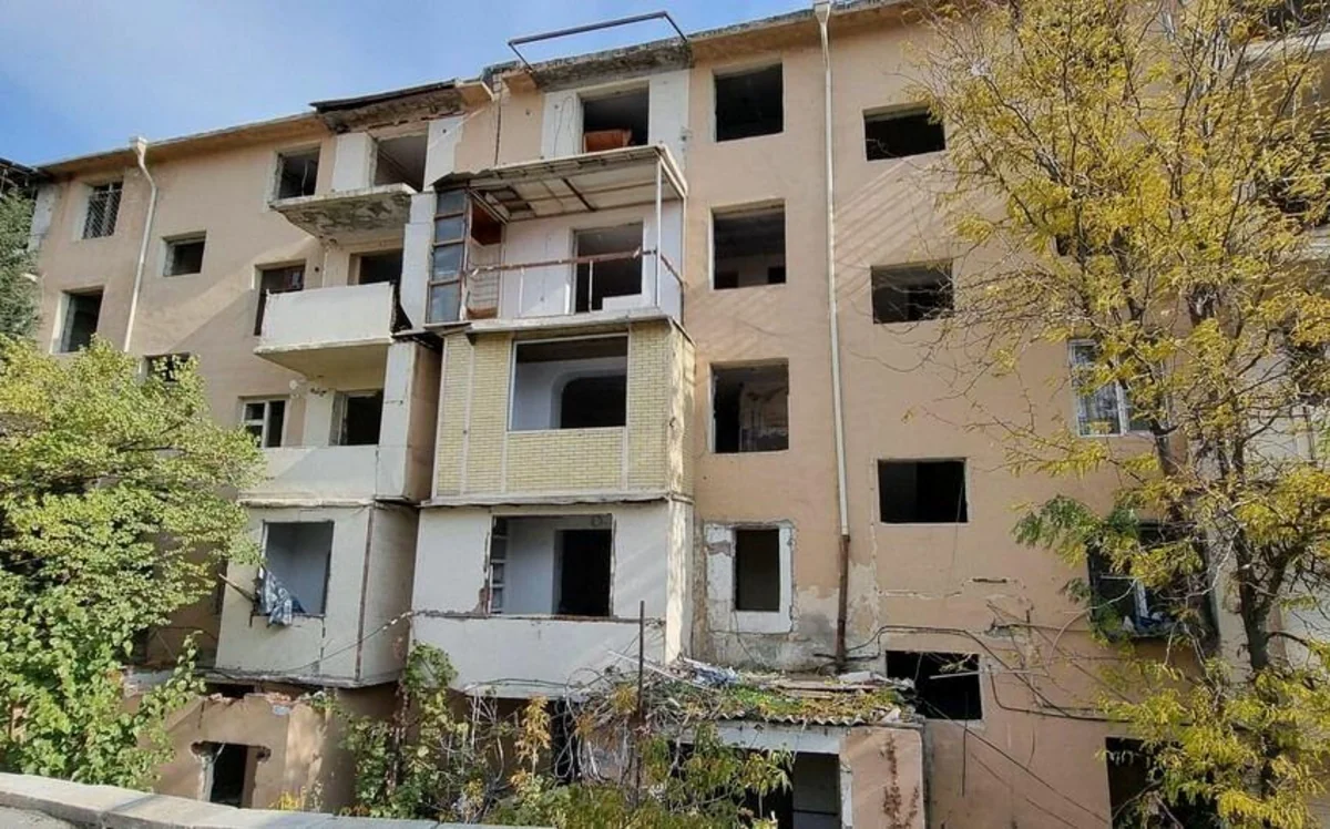 Köhnə evdən yeni mənzilə - sakinlərin üzləşdikləri çətinliklər necə həll olunmalıdır?