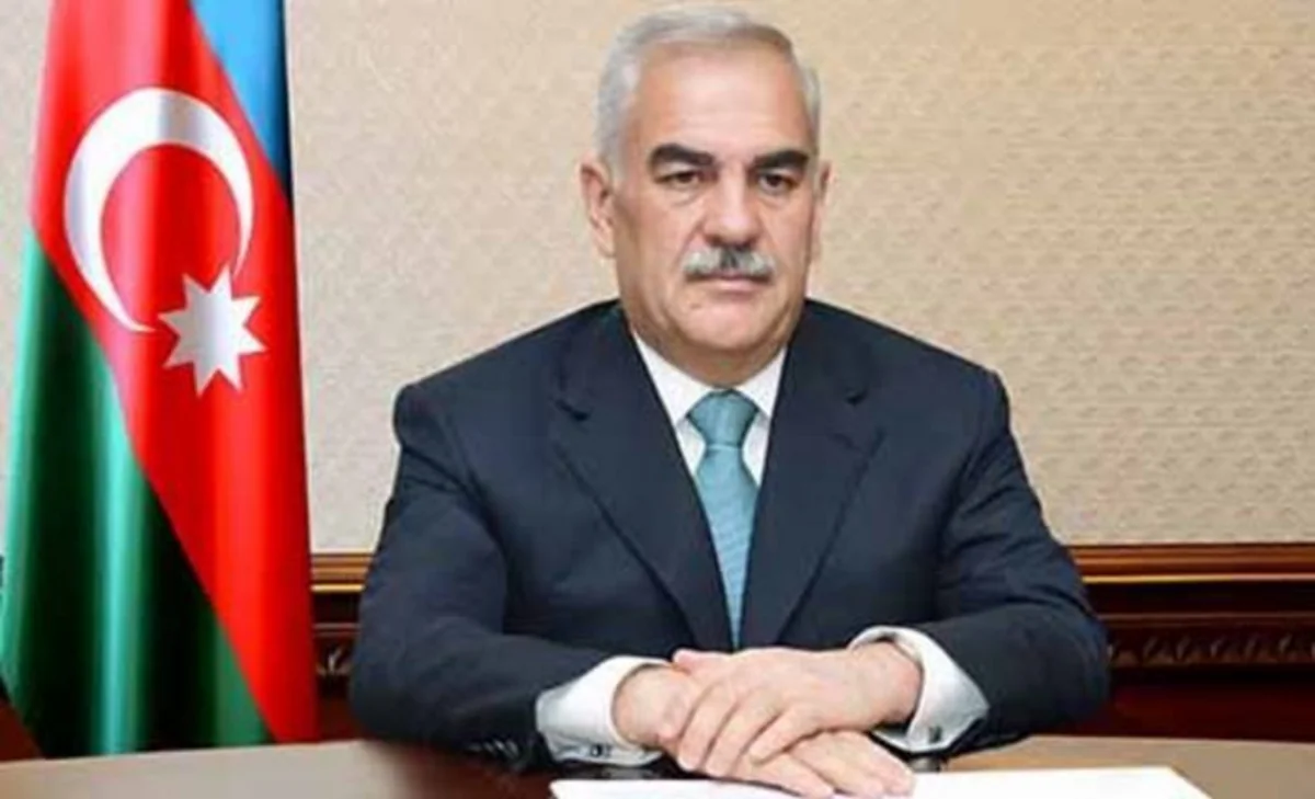 Vasif Talıbov nazirə fəxri ad verib