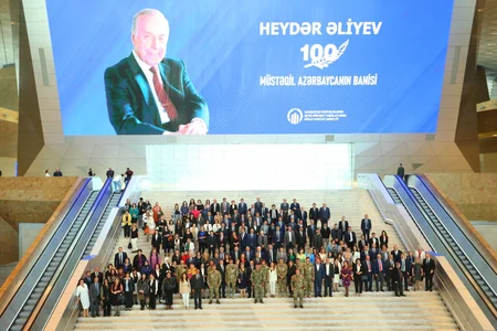 Heydər Əliyevin 100 illik yubileyinə həsr olunan “Müstəqil Azərbaycanın Banisi” adlı konfrans keçirilib