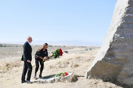 Ilham Aliyev and Mehriban Aliyeva visit memorial plaque dedicated to Remembrance Day in Qarakhanbayli