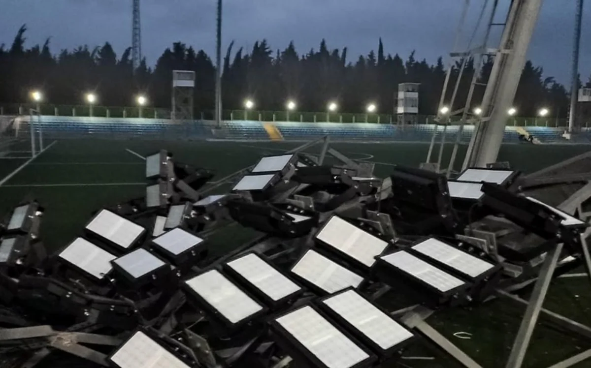 Tovuz şəhər stadionunun işıq dirəyi ilə bağlı mütəxəssislər dəyərləndirmə aparırlar