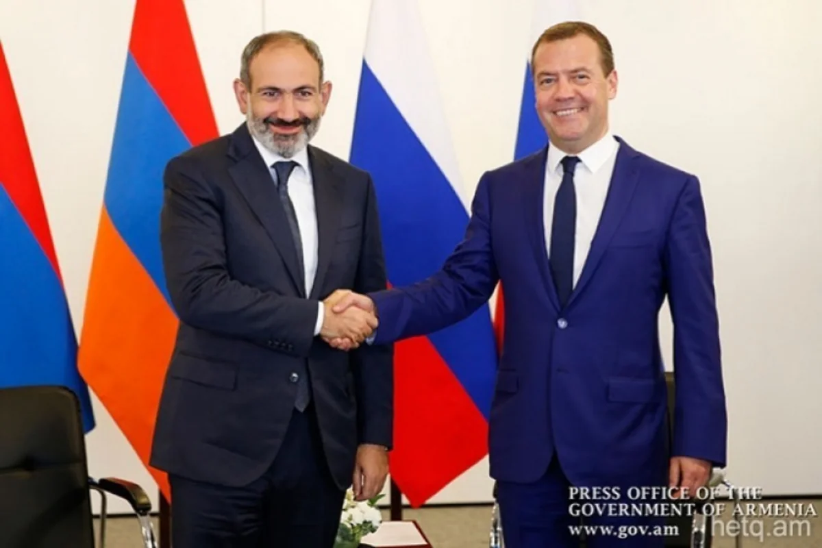 Rusiyanın Baş naziri erməni həmkarının xahişi ilə onu qəbul edib