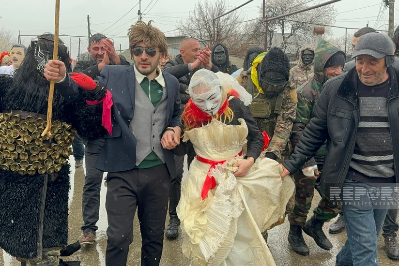 Qardabani rayonunun Muğanlı kəndində unikal Novruz karnavalı: Yazın qışı təmsil edən şah və ordusu üzərində qələbəsi - VİDEO