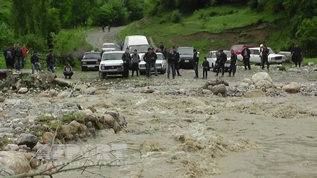 Qudyalçayın daşması nəticəsində Qubanın 8 kəndi ilə nəqliyyat əlaqəsi kəsilib - FOTO