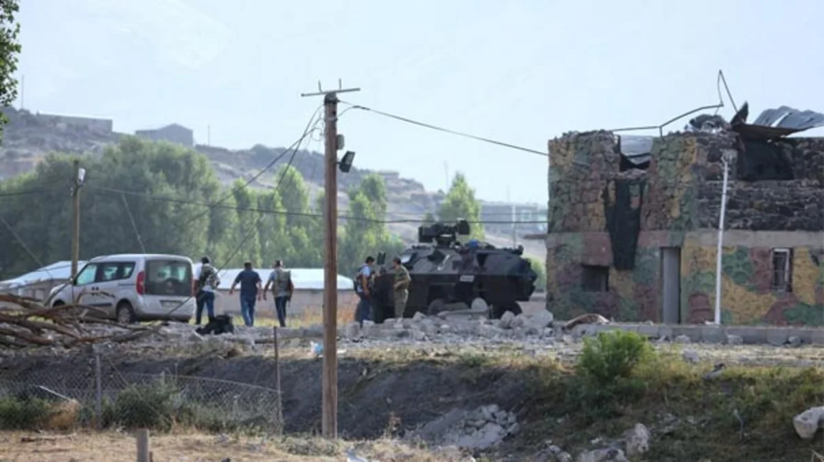 Türkiyədə kamikadze hücumu: 2 ölü, 24 yaralı - FOTO