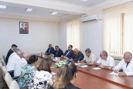 Kənd təsərrüfatı naziri Bərdə və Ağcabədidə fermerlərlə görüşüb